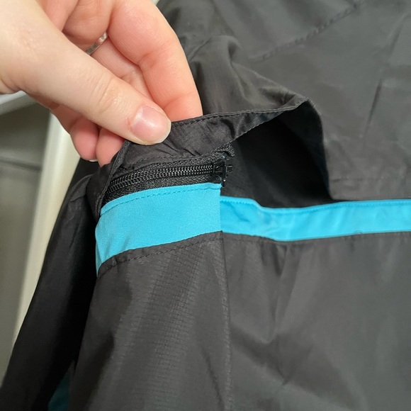 L ASICS running jacket - Picture 9 of 11